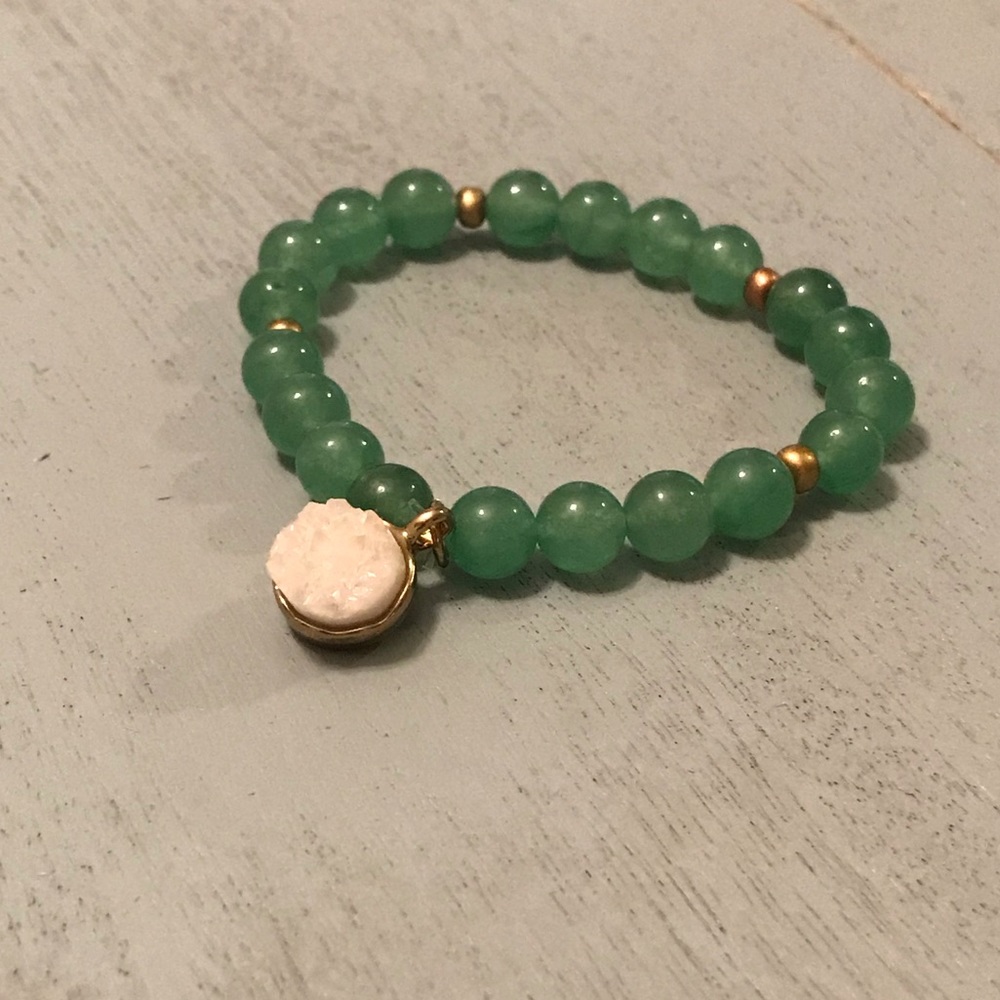 NWOT stackable stretch bead bracelet